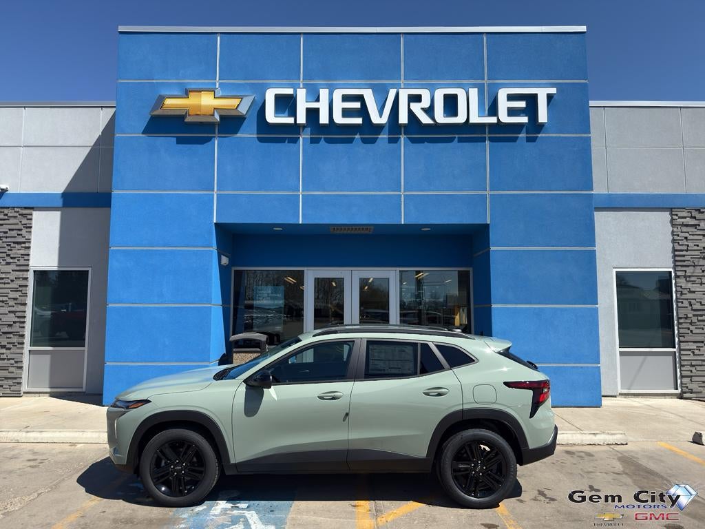 2026 Chevrolet Trax ACTIV in Cacti Green — front three-quarter view